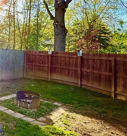 312 Parkwood Dr, Cranberry Twp, PA 16066