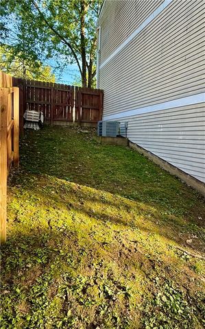 312 Parkwood Dr, Cranberry Twp, PA 16066