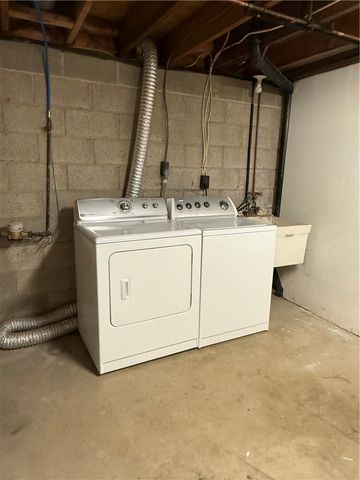 312 Parkwood Dr, Cranberry Twp, PA 16066