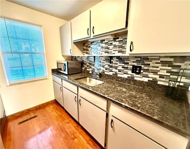 312 Parkwood Dr, Cranberry Twp, PA 16066