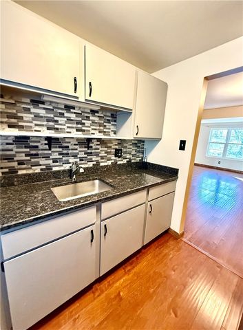 312 Parkwood Dr, Cranberry Twp, PA 16066