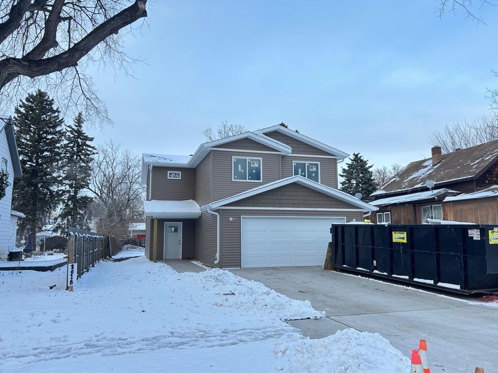 1018 3rd Avenue N, Moorhead, MN 56560