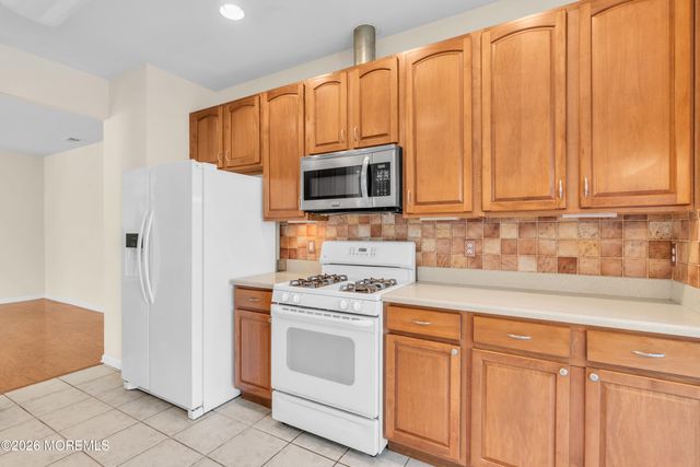 18 Hatteras Way, Barnegat, NJ 08005
