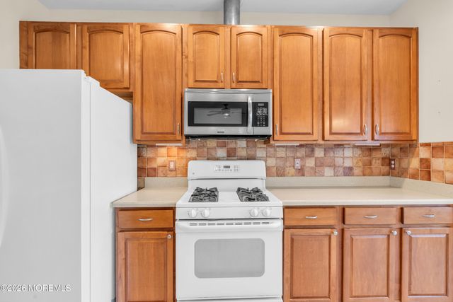 18 Hatteras Way, Barnegat, NJ 08005