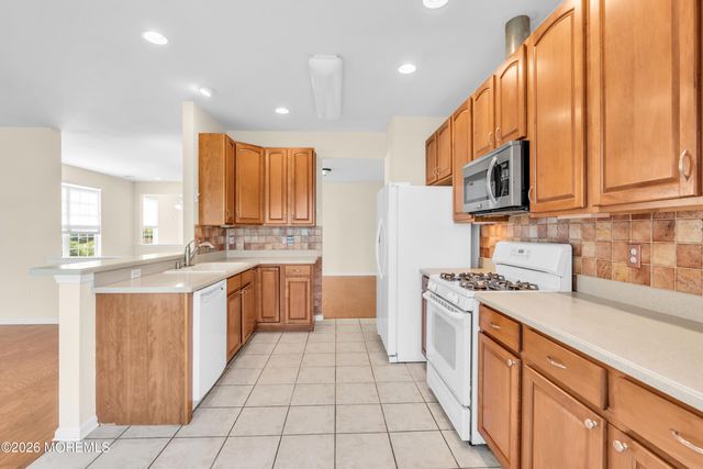 18 Hatteras Way, Barnegat, NJ 08005