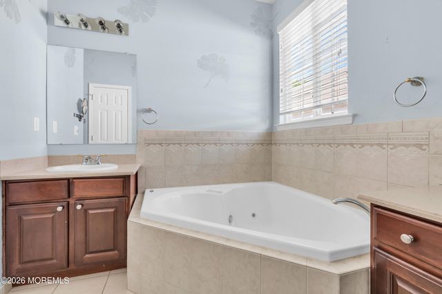 18 Hatteras Way, Barnegat, NJ 08005