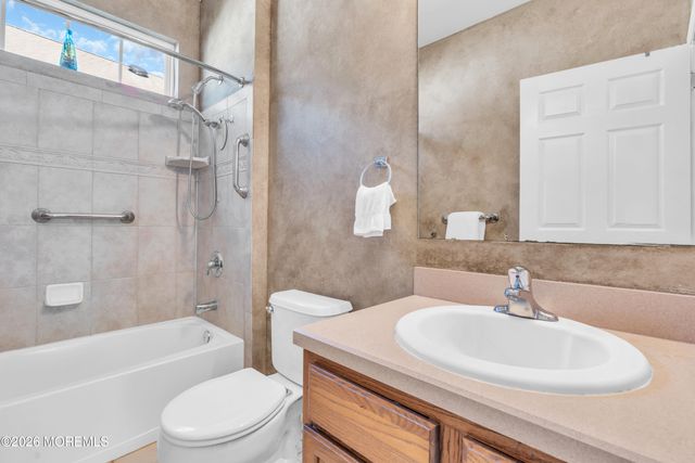 18 Hatteras Way, Barnegat, NJ 08005