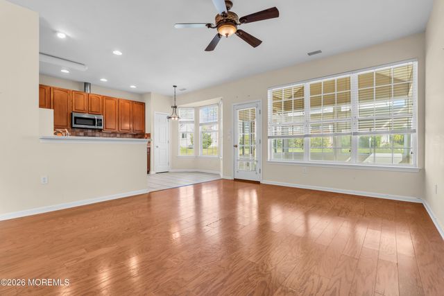 18 Hatteras Way, Barnegat, NJ 08005