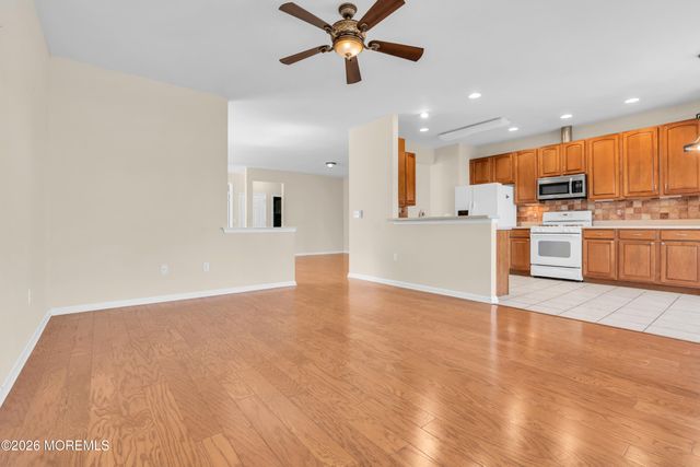 18 Hatteras Way, Barnegat, NJ 08005