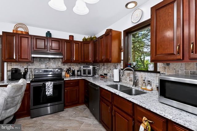 22 SEIDEL RD, Reading, PA 19606