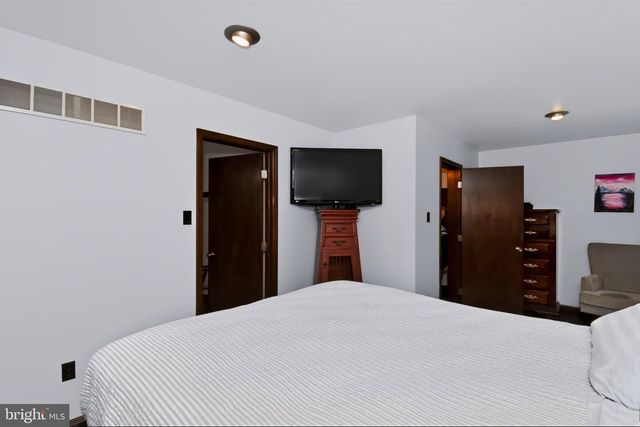 22 SEIDEL RD, Reading, PA 19606
