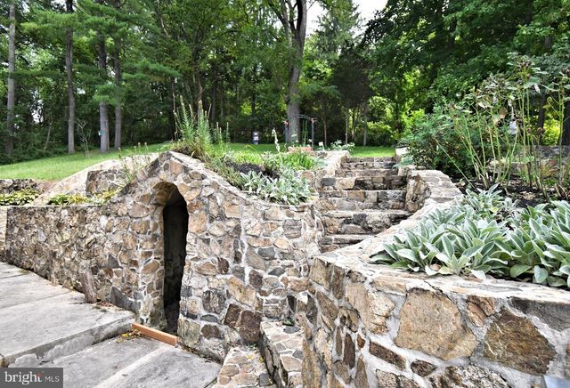 22 SEIDEL RD, Reading, PA 19606