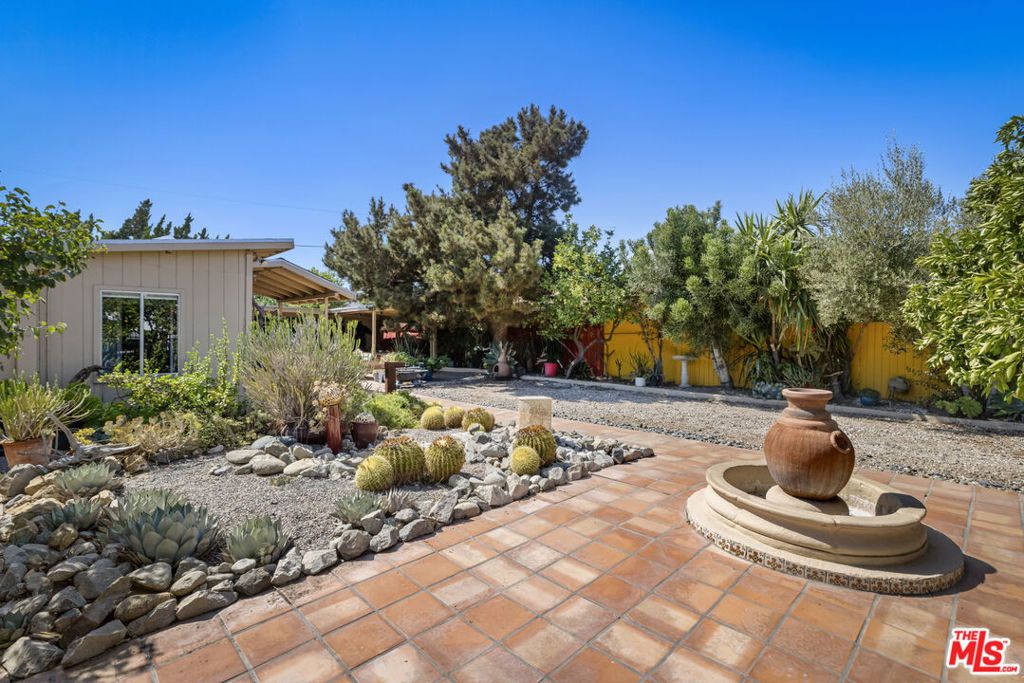 6033 Fulcher Avenue, Los Angeles, CA 91606 — exterior