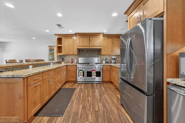 1185 N Locan Avenue, Clovis, CA 93619