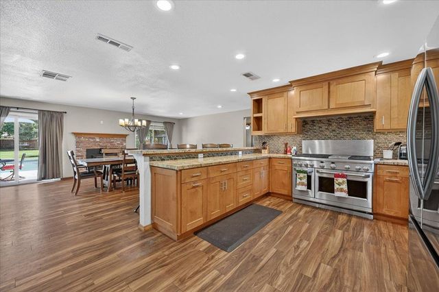 1185 N Locan Avenue, Clovis, CA 93619