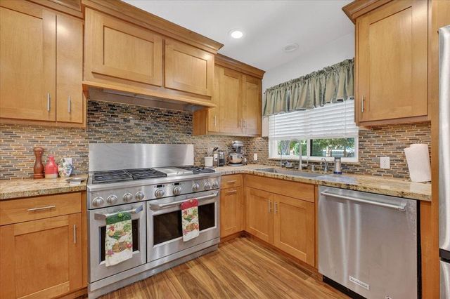 1185 N Locan Avenue, Clovis, CA 93619