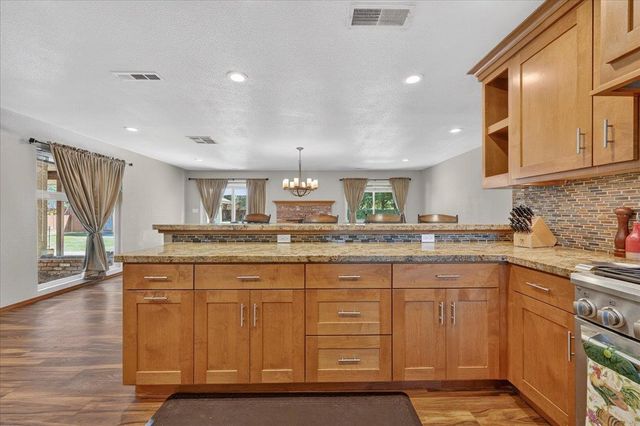 1185 N Locan Avenue, Clovis, CA 93619