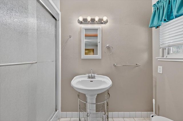 1185 N Locan Avenue, Clovis, CA 93619