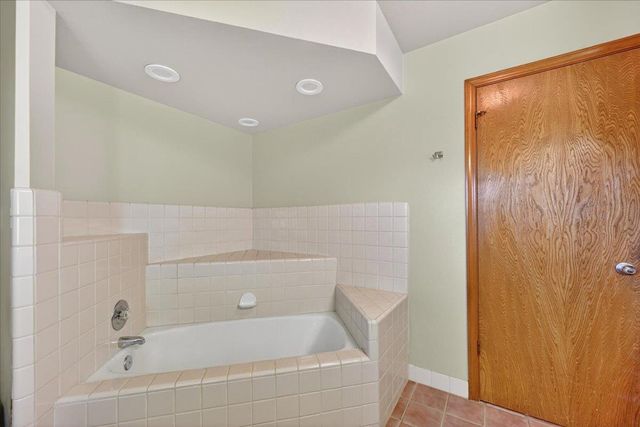 1185 N Locan Avenue, Clovis, CA 93619
