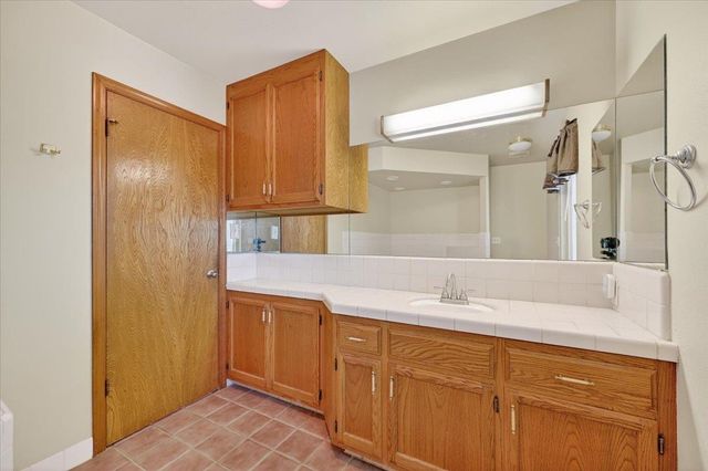 1185 N Locan Avenue, Clovis, CA 93619