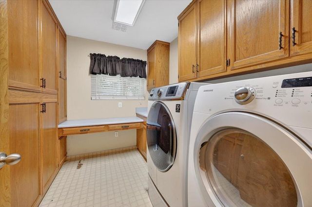 1185 N Locan Avenue, Clovis, CA 93619