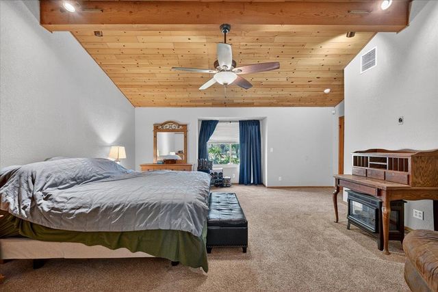 1185 N Locan Avenue, Clovis, CA 93619