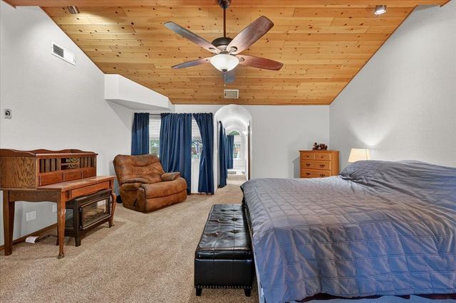 1185 N Locan Avenue, Clovis, CA 93619
