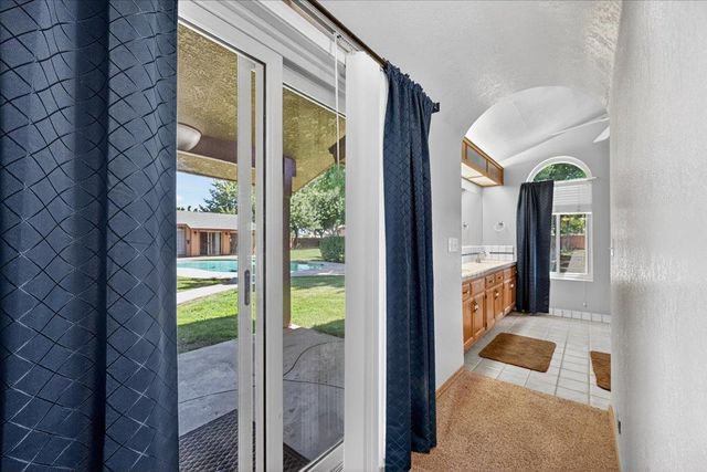 1185 N Locan Avenue, Clovis, CA 93619