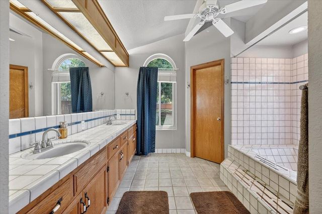1185 N Locan Avenue, Clovis, CA 93619