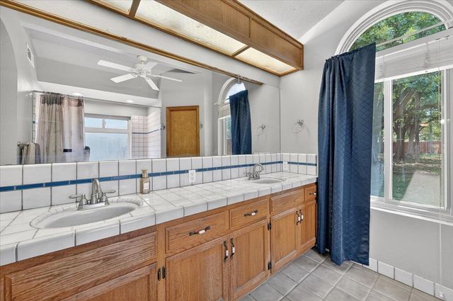 1185 N Locan Avenue, Clovis, CA 93619