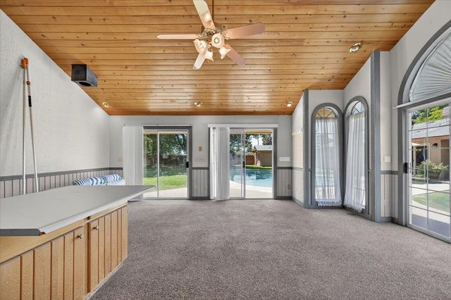 1185 N Locan Avenue, Clovis, CA 93619