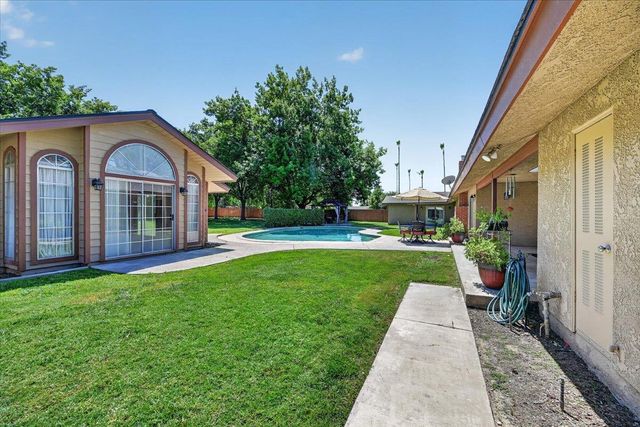 1185 N Locan Avenue, Clovis, CA 93619