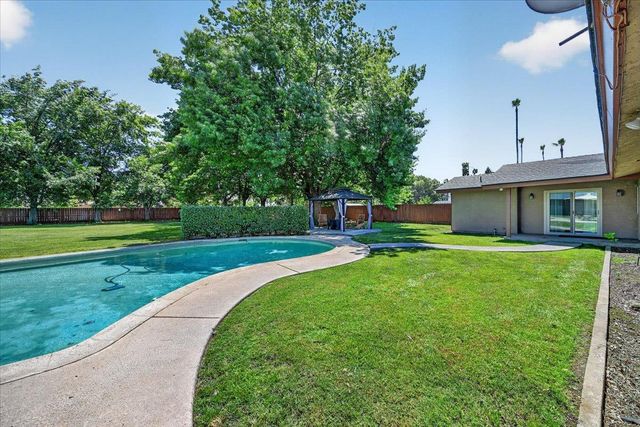 1185 N Locan Avenue, Clovis, CA 93619