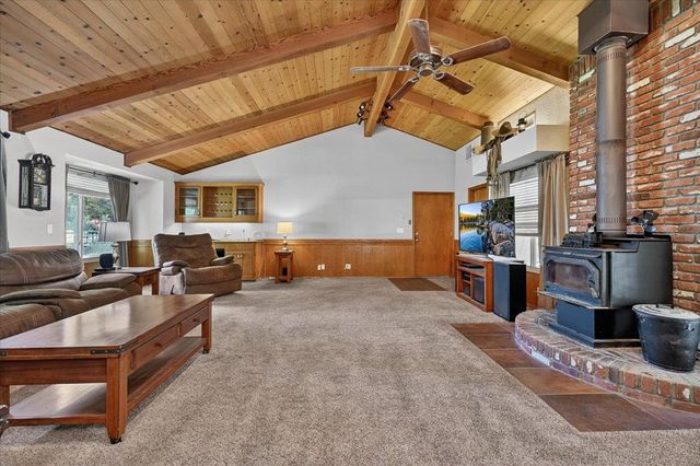 1185 N Locan Avenue, Clovis, CA 93619