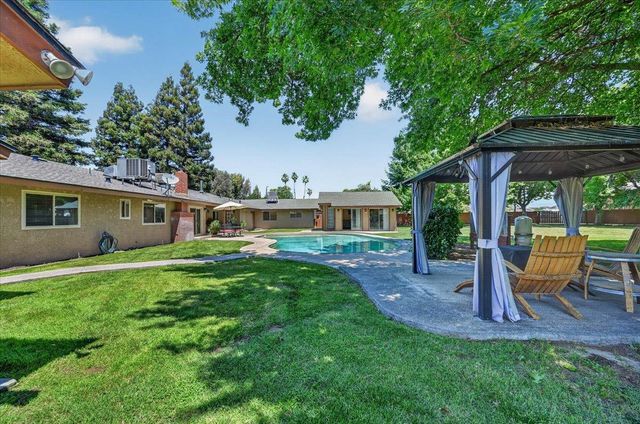 1185 N Locan Avenue, Clovis, CA 93619