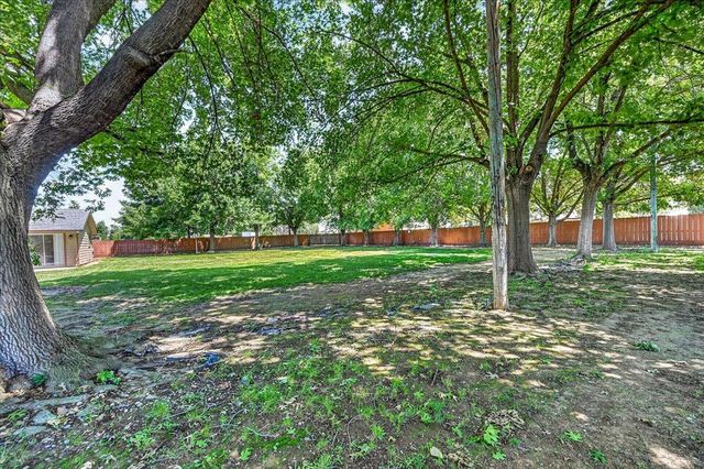 1185 N Locan Avenue, Clovis, CA 93619