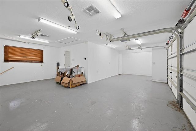 1185 N Locan Avenue, Clovis, CA 93619