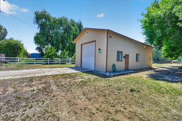 1185 N Locan Avenue, Clovis, CA 93619