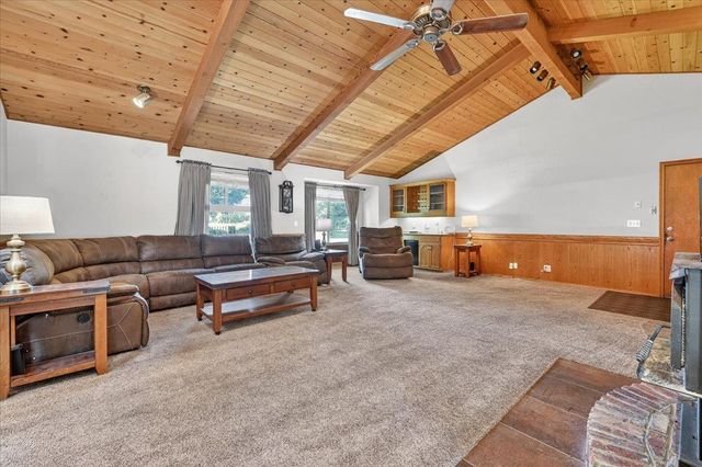 1185 N Locan Avenue, Clovis, CA 93619