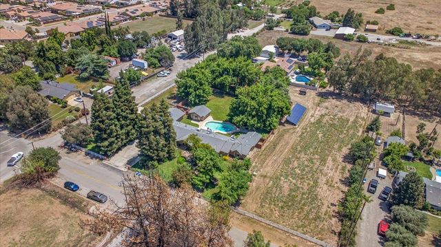1185 N Locan Avenue, Clovis, CA 93619