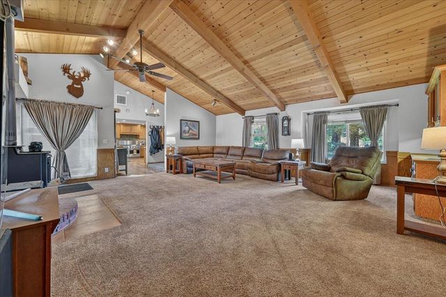 1185 N Locan Avenue, Clovis, CA 93619