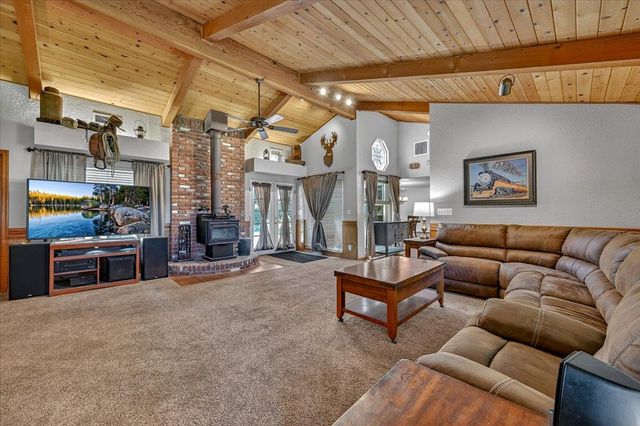 1185 N Locan Avenue, Clovis, CA 93619