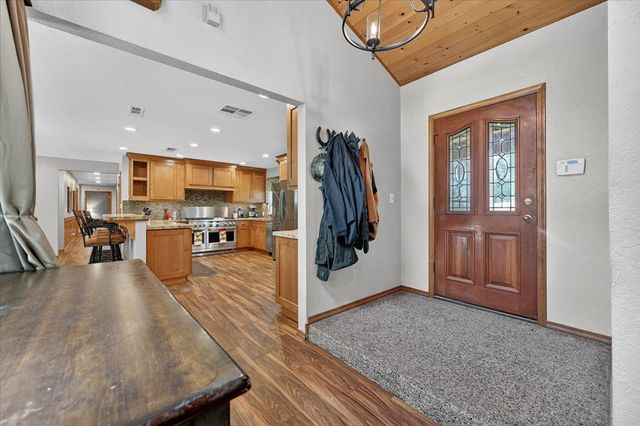 1185 N Locan Avenue, Clovis, CA 93619