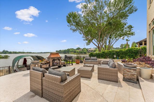 273 Blue Heron Drive, Montgomery, TX 77316