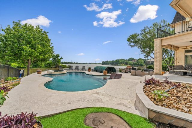 273 Blue Heron Drive, Montgomery, TX 77316