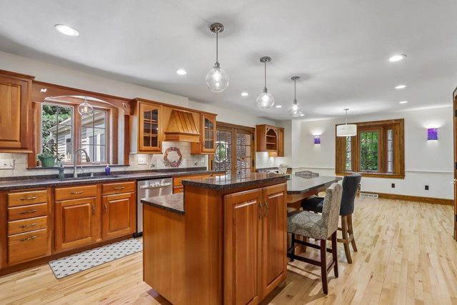 2915 Willaura COURT, Brookfield, WI 53005