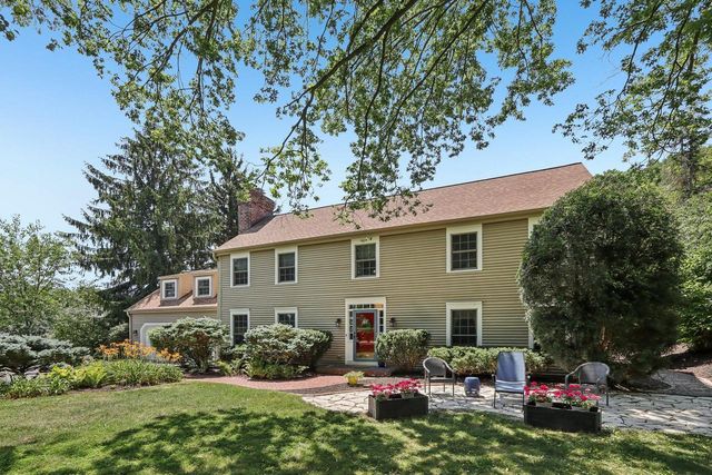 2915 Willaura COURT, Brookfield, WI 53005