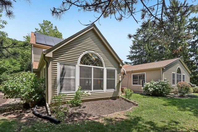 2915 Willaura COURT, Brookfield, WI 53005