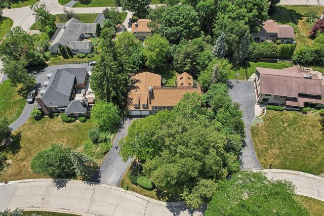 2915 Willaura COURT, Brookfield, WI 53005