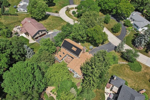 2915 Willaura COURT, Brookfield, WI 53005